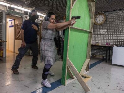 Following October 7, Israeli Women Rush to Purchase Firearms