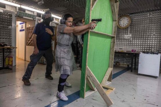 Following October 7, Israeli Women Rush to Purchase Firearms