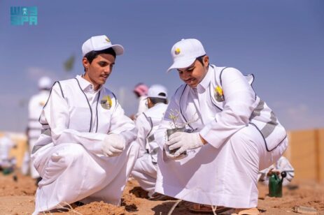 In the Saudi Royal Reserve, Students Plant 1,600 Trees