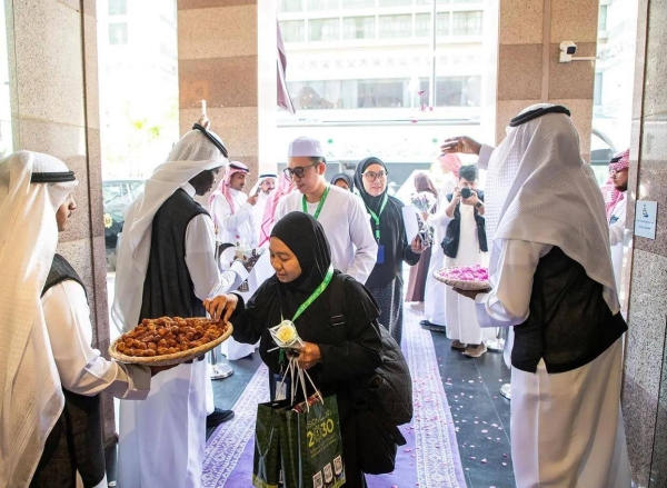 King Salman's First Group of Umrah Visitors Arrives in Madinah