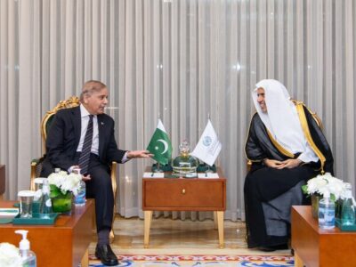 The Pakistani PM Visits MWL and Commends the Efforts to Show Solidarity