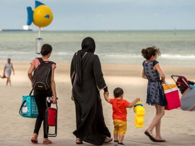 A French Minister demands a Ban on School Trips for the Hijab