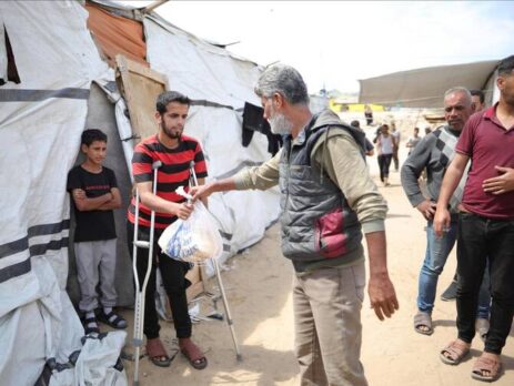 Palestinians in Gaza Receive 390,000 Loaves Every Week from a Jordanian Mobile Bakery Palestinians in Gaza Receive 390,000 Loaves Every Week from a Jordanian Mobile Bakery
