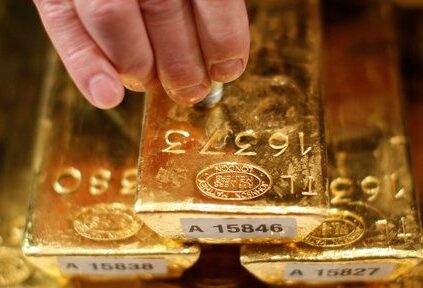Gold Falls to Approach Three-Week lows as US-EU Accord Improves Risk Appetite Ahead of Fed Meeting