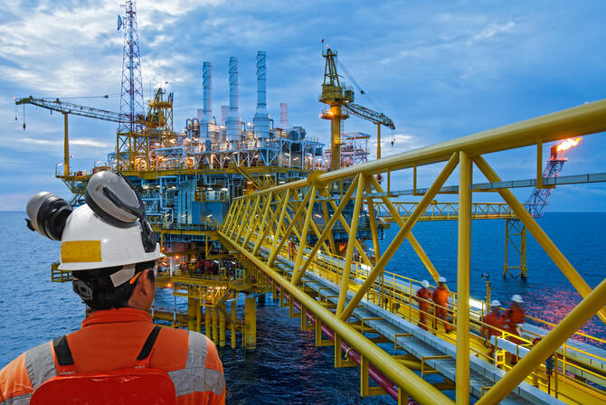 Oil Updates: Amid Indications of a Tighter Supply, Oil Remains Close to its Three-Week High