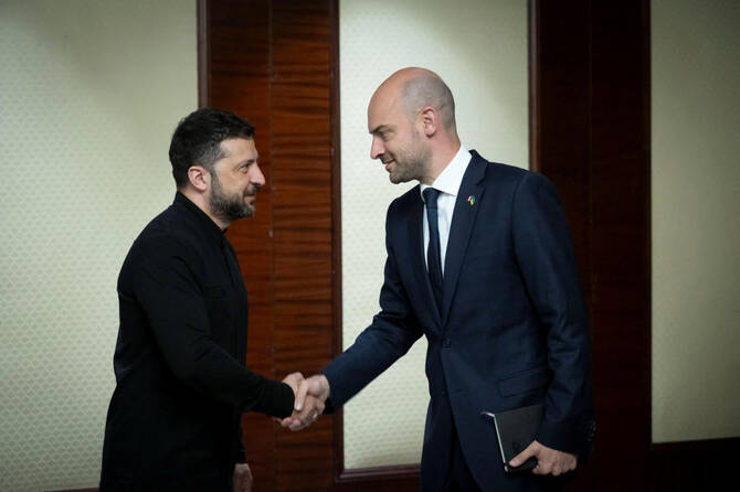The French Foreign Minister is in Kyiv to Express Solidarity