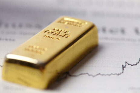 Gold Falls on a Stronger US Currency and Increased Trade Confidence
