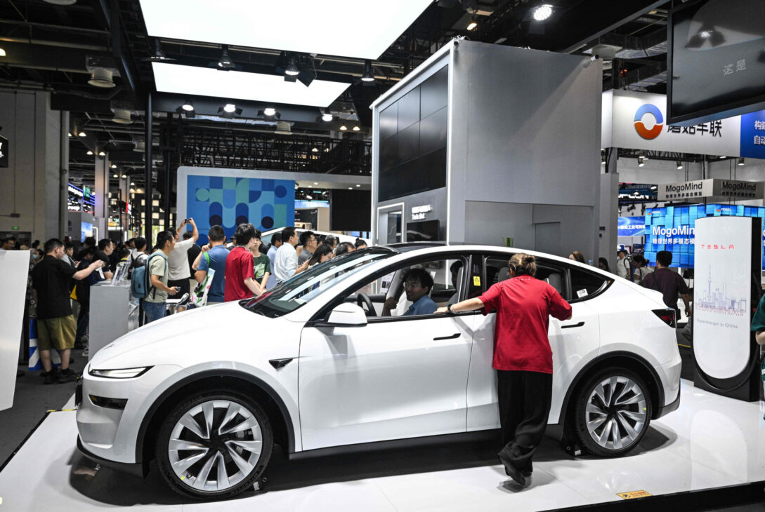 Musk's Tesla and Samsung Agree to a $16.5 Billion Chip Supply Agreement