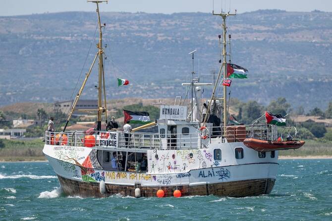 Australian Activists Who Were Held by Israel Report "Brutal" Treatment