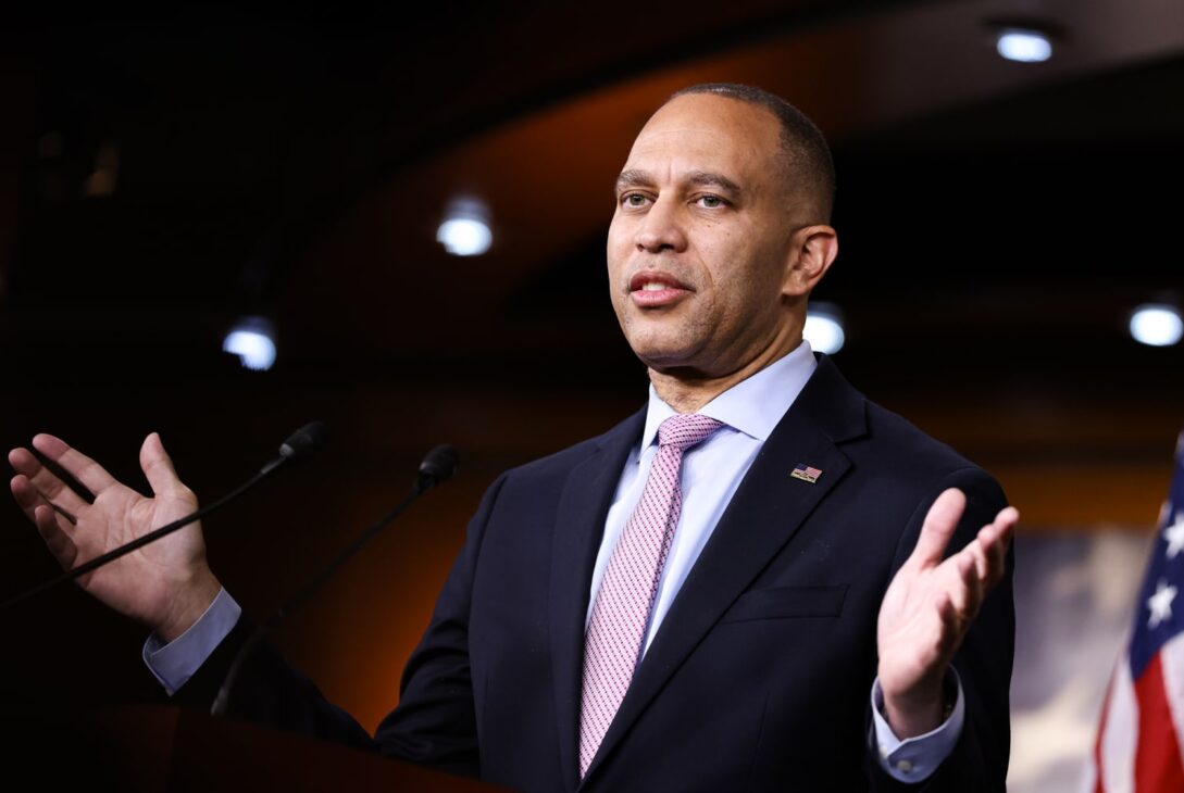 Hakeem Jeffries Warns: Trump Leading Nation Toward Government Shutdown