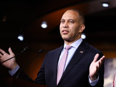 Hakeem Jeffries Warns: Trump Leading Nation Toward Government Shutdown