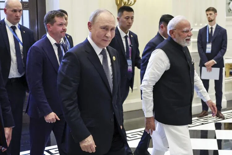 Modi, Putin, and Xi’s Warm Exchange at the SCO Summit