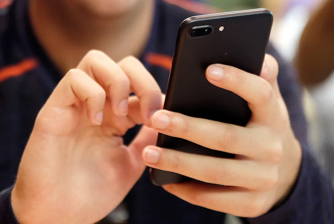 New York’s Step Toward Safer Internet: Ban on Addictive Feeds for Kids