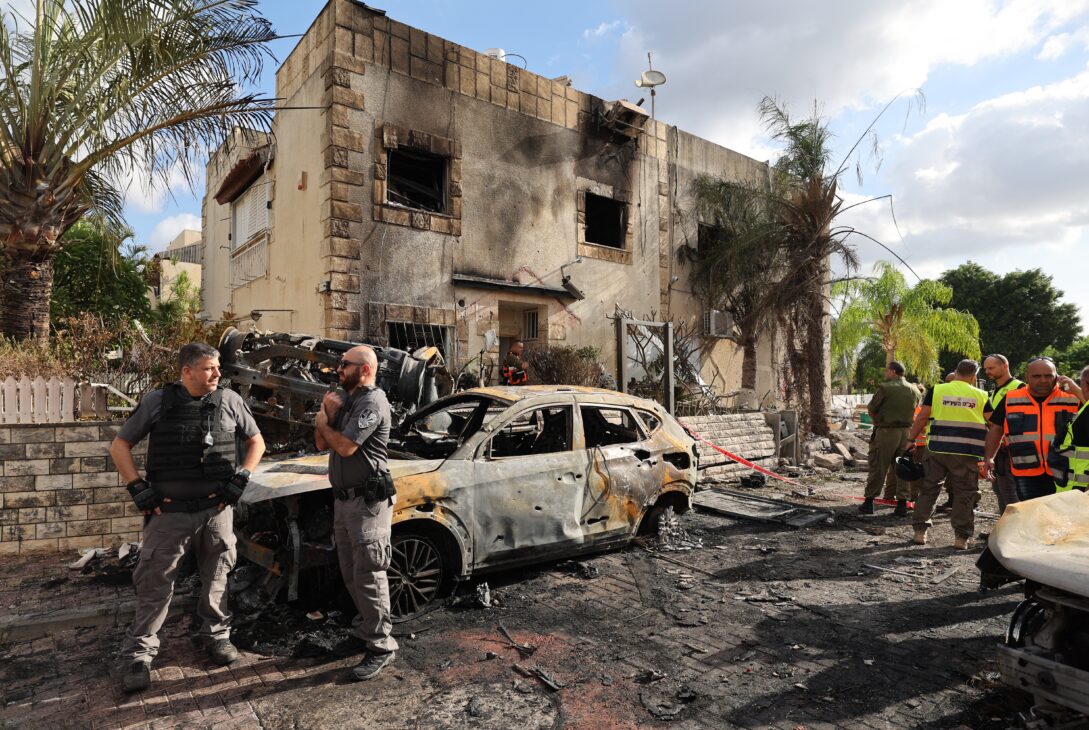 Hezbollah’s Armed Stance Sparks Fears of Lebanon War Amid Escalating Israeli Strikes Hezbollah’s Armed Stance Sparks Fears of Lebanon War Amid Escalating Israeli Strikes