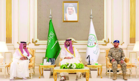 Defense Minister Praises Officials for Advancing Ministry’s Vision