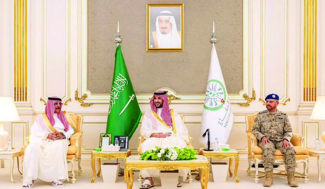 Defense Minister Praises Officials for Advancing Ministry’s Vision