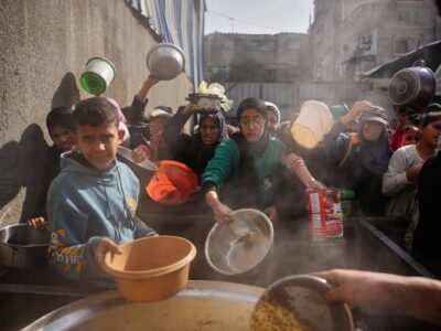 Israel Fires Mortar Into Gaza Residential Area, Leaving 10 Injured