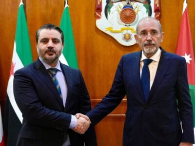 Safadi Meets Syrian Foreign Minister to Review Syria Developments