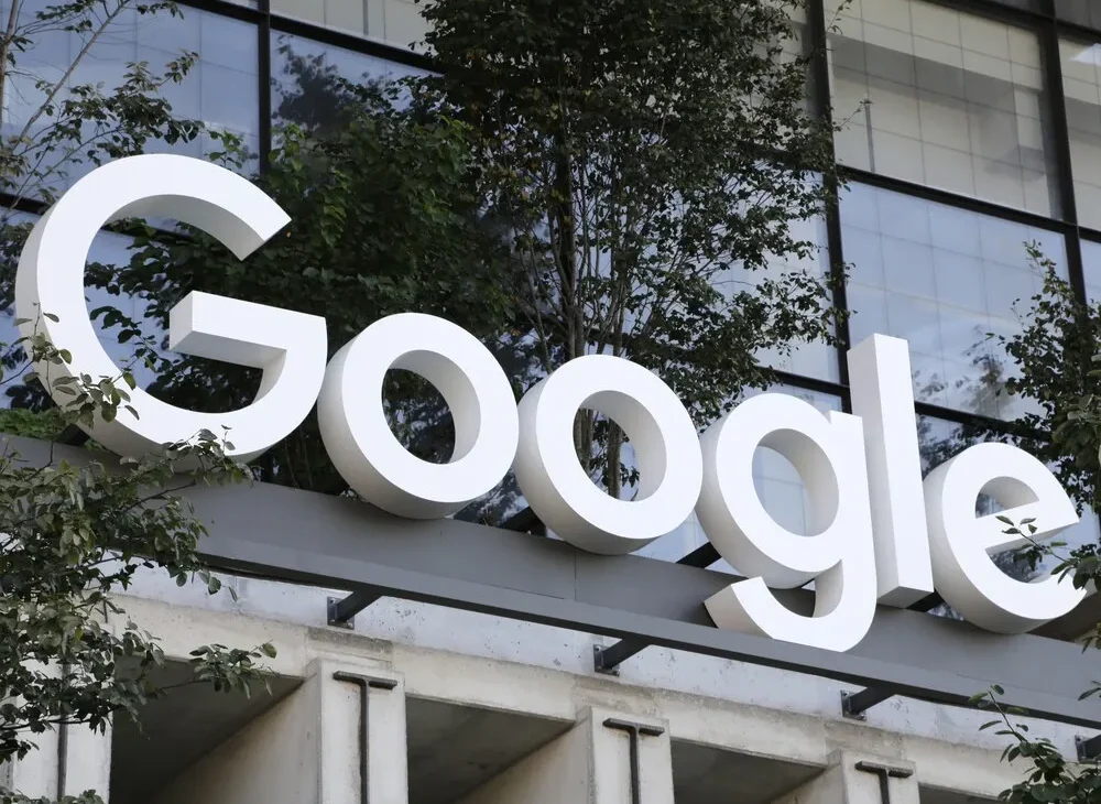 Google Employees Urge Company to End Contracts with ICE