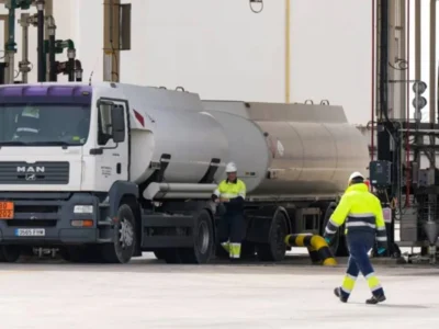 Why Oil Prices Are Falling Despite Attacks on Gulf Export Facilities