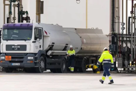 Why Oil Prices Are Falling Despite Attacks on Gulf Export Facilities