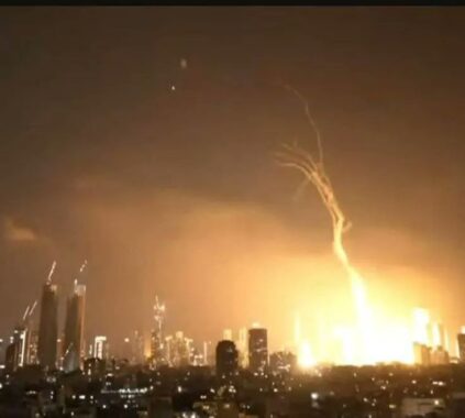 Sixth Day of Middle East Attacks: Iran Fires Missiles Toward Israel