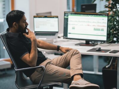 Are You Underperforming at Work? 5 Signs You’re Also Underearning in 2026