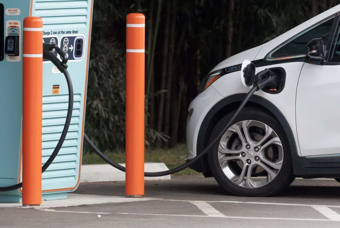 US EV Charging Infrastructure Struggles to Keep Pace Amid Fuel Price Surge