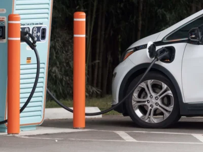 US EV Charging Infrastructure Struggles to Keep Pace Amid Fuel Price Surge