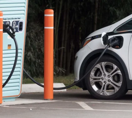US EV Charging Infrastructure Struggles to Keep Pace Amid Fuel Price Surge