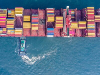 2,190 Ships Stuck in Gulf: Impact of Iran Blockade on World Economy