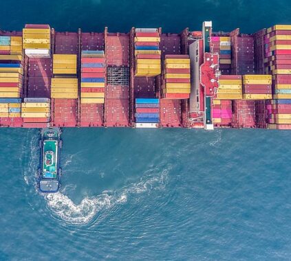 2,190 Ships Stuck in Gulf: Impact of Iran Blockade on World Economy