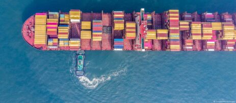 2,190 Ships Stuck in Gulf: Impact of Iran Blockade on World Economy