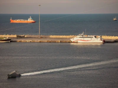 Strait of Hormuz Sees More Ship Crossings, Sending Oil Prices Lower