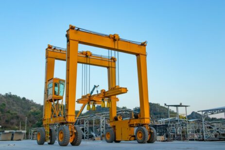 Saudi Industrial Sector Expands 1.4% as Non-Oil Economy Gains Momentum