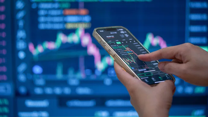 Why Investors Are Pouring Back Into Tech Stocks While Oil Falls