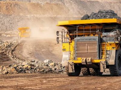 Saudi Manufacturing and Mining Sectors Power Double-Digit Revenue Growth