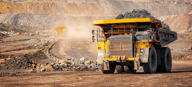 Saudi Manufacturing and Mining Sectors Power Double-Digit Revenue Growth