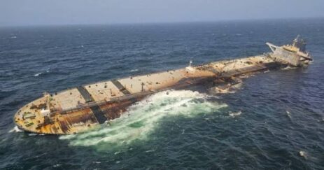 Oman Faces Coastal Oil Spill as Stormy Weather Delays Salvage Work