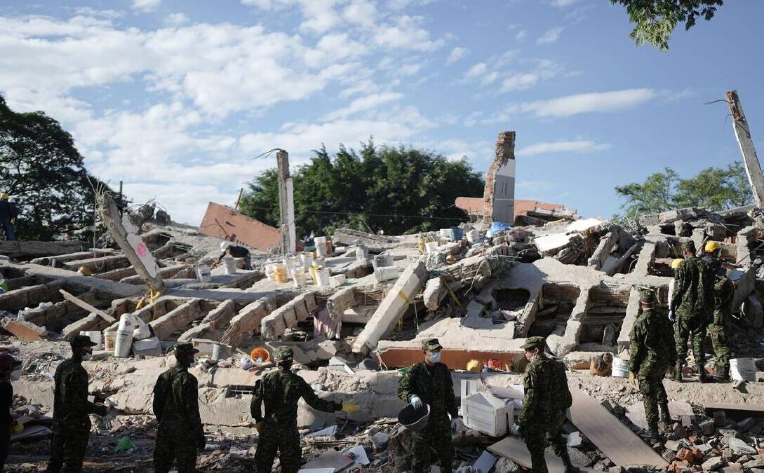 Colombia Earthquake Aftermath: Rescue Teams Search for Missing People