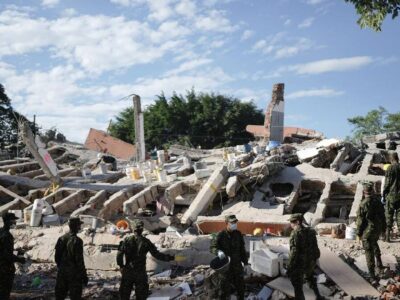 Colombia Earthquake Aftermath: Rescue Teams Search for Missing People