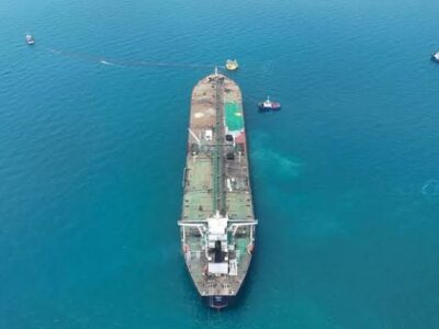 As Investors Concentrate on Middle Eastern Production, Oil Prices Fall