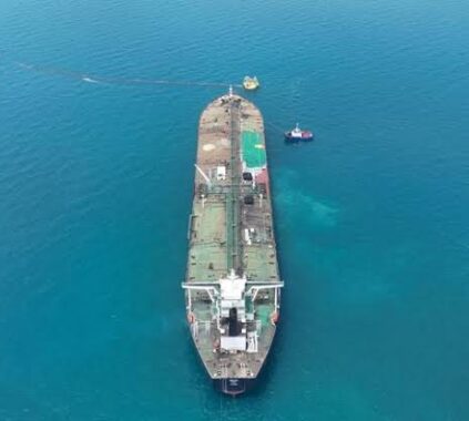 As Investors Concentrate on Middle Eastern Production, Oil Prices Fall
