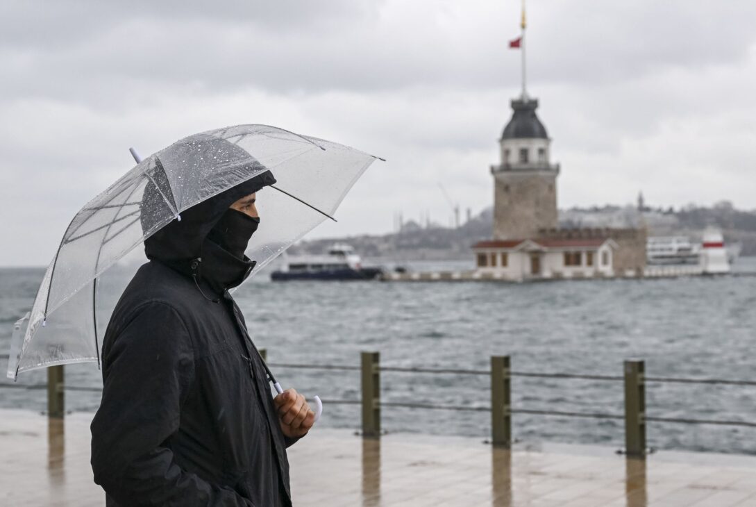Schools in Istanbul Are Compelled to Close due to Severe Rainfall and Flooding