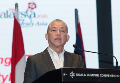 Malaysian PM hosts Islamic Bank of Development chief in Kuala Lumpur