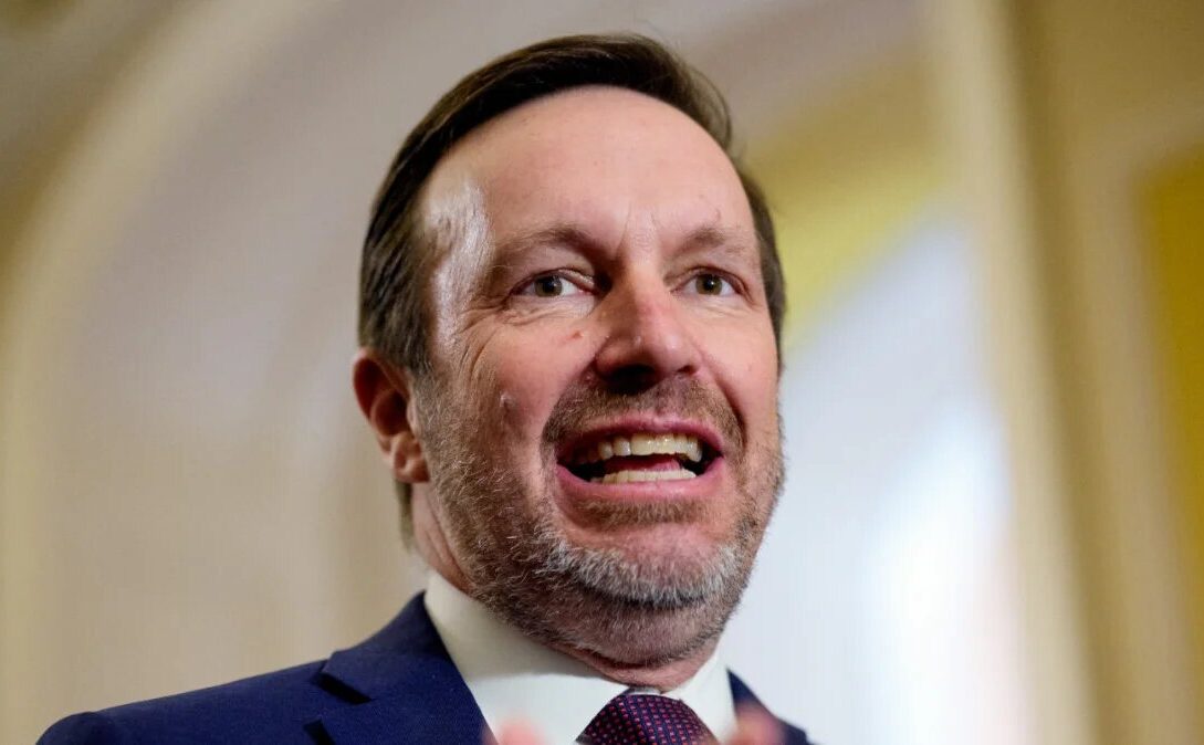 US Senator Murphy Says The Pentagon Wouldn't let Him Visit The US Base in Qatar