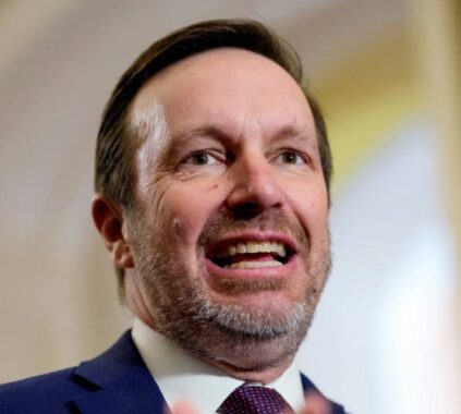 US Senator Murphy Says The Pentagon Wouldn't let Him Visit The US Base in Qatar