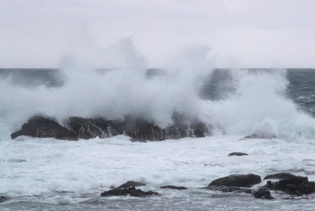 Taiwan Closes Down Ahead of Typhoon Champi, with Hundreds of Flights Cancelled