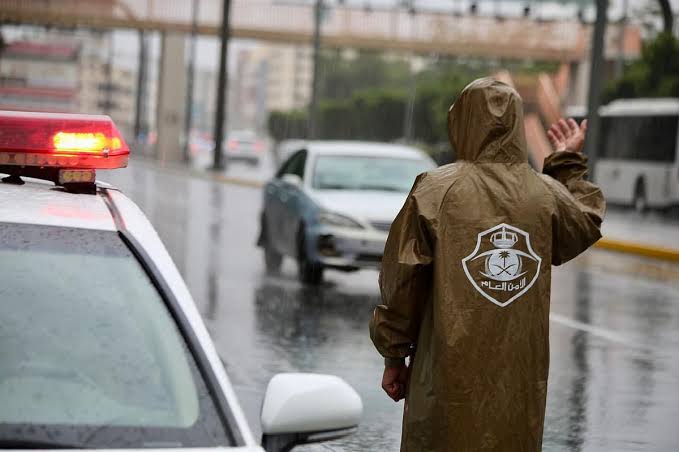 Saudi Civil Defence Warns of Flash Floods as Storms sweep Through the Kingdom