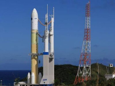 Japan Launches Probe to Mars' Mystery Moons